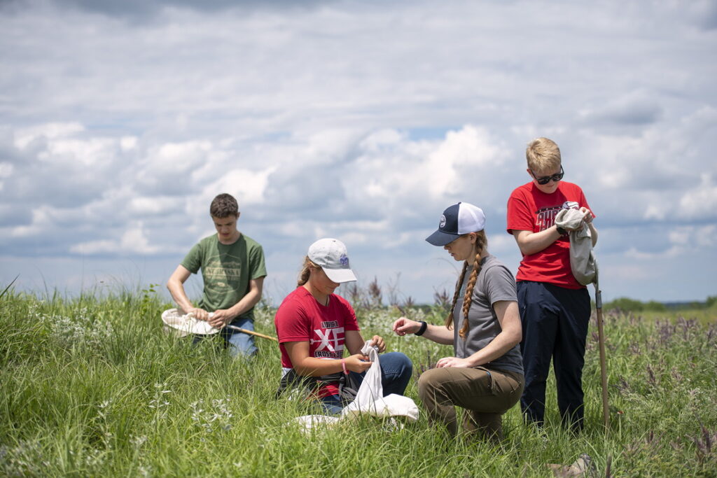 Community Scientists participating in the Nebraska Bumble Bee Atlas